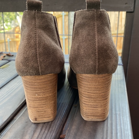Crown Vintage suede ankle booties - Picture 2 of 13